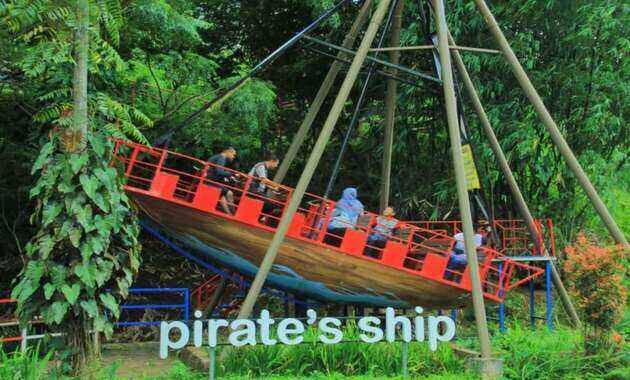 dago-dream-park-pirate-ship