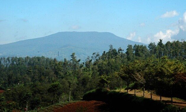 Bentuk Gunung Tangkuban Perahu Bandung Sebelum dan Sesudah Meletus